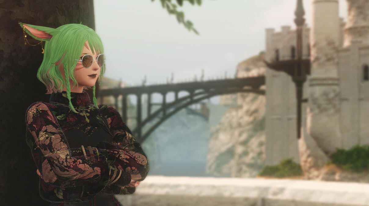 A sun mi'qo with blue and pink hair and a full body inky tattoo leans off a pillar in Dravania, looking up at the galaxy sky